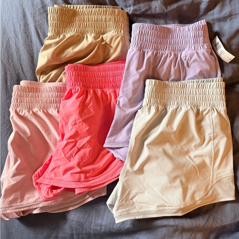 Aritzia Golden MoveTech Legacy Hi-Rise 2.5" Short